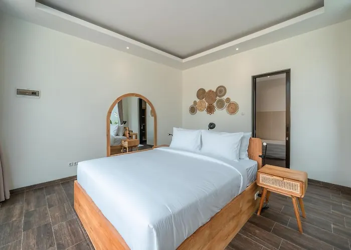 Selikur 2 - Brand New! Spacious 3br In Villa Seminyak