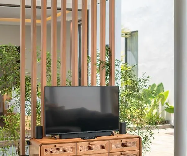Selikur 2 - Brand New! Spacious 3br In Villa Seminyak