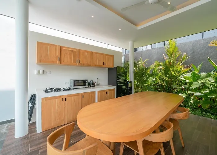Selikur 2 - Brand New! Spacious 3br In Villa Seminyak