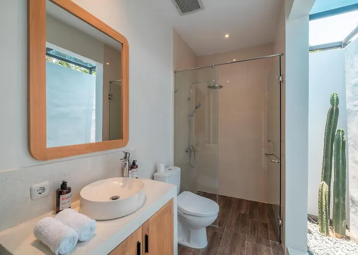 Selikur 2 - Brand New! Spacious 3br In Villa Seminyak